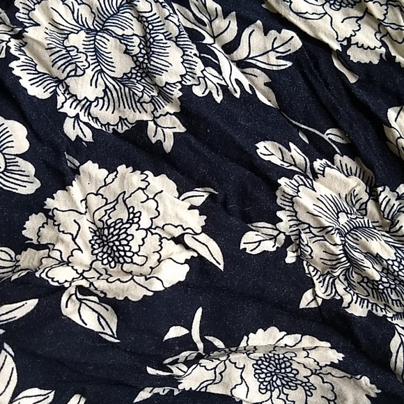 Brandy Melville floral top - Picture 2 of 3